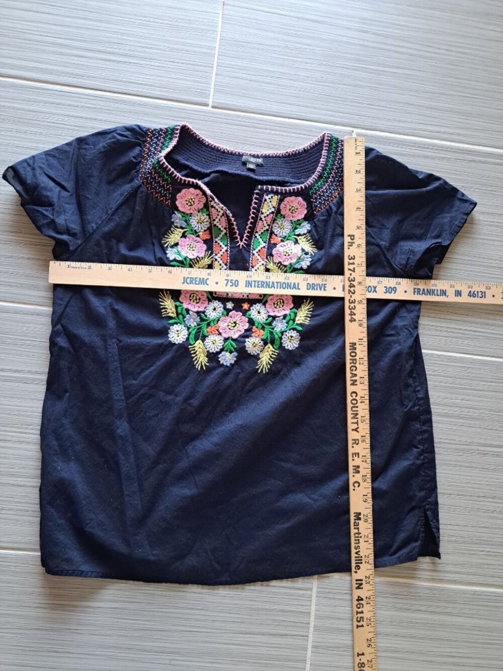Talbots Petites Navy Heavily Embroidered Floral Blouse M/P Cotton Short Sleeve - Picture 6 of 10